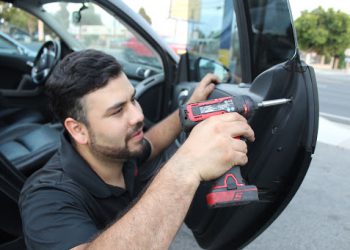 Did You Know How to Get a Car Window Back on Track