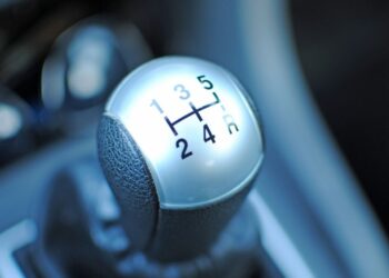 Things To Keep In Mind While Driving Manual Cars