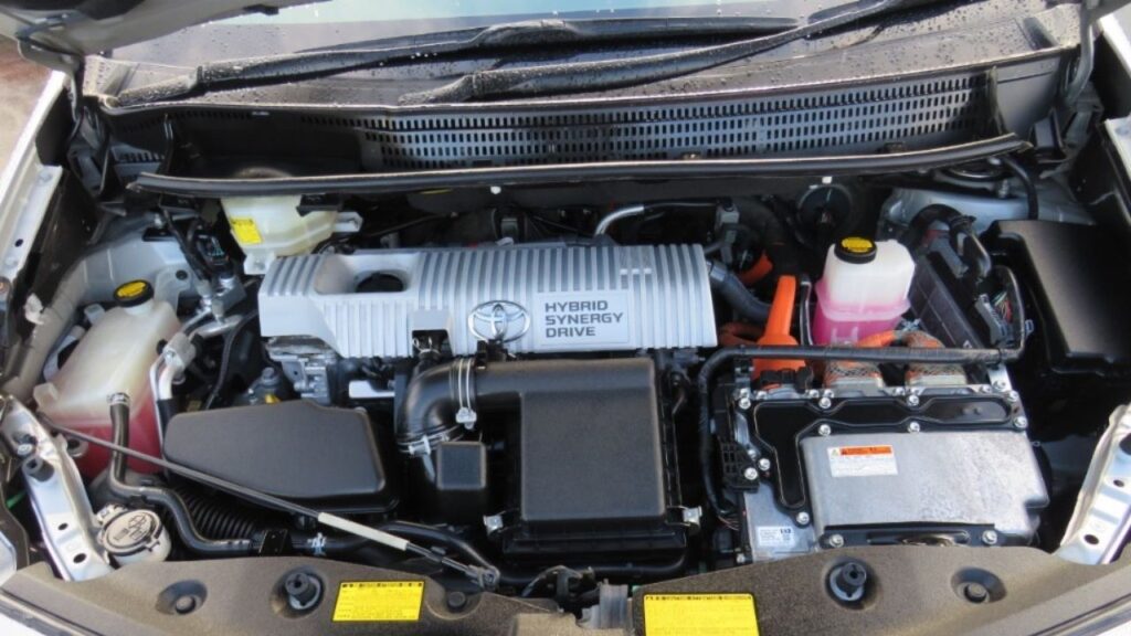 Toyota Prius Alpha Engine
