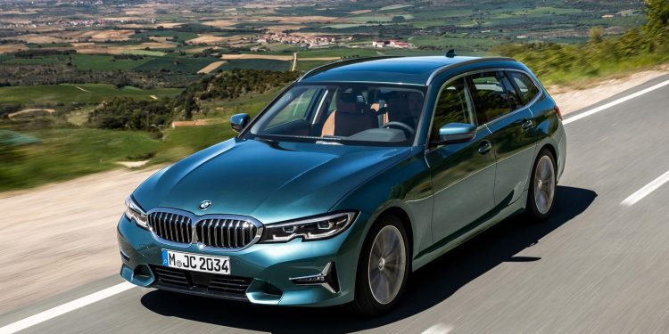 BMW 3 Series Wagon Reaching 174 MPH on Highway Easily