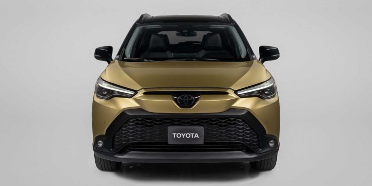 Toyota Corolla Cross Hybrid 2023 Debuts